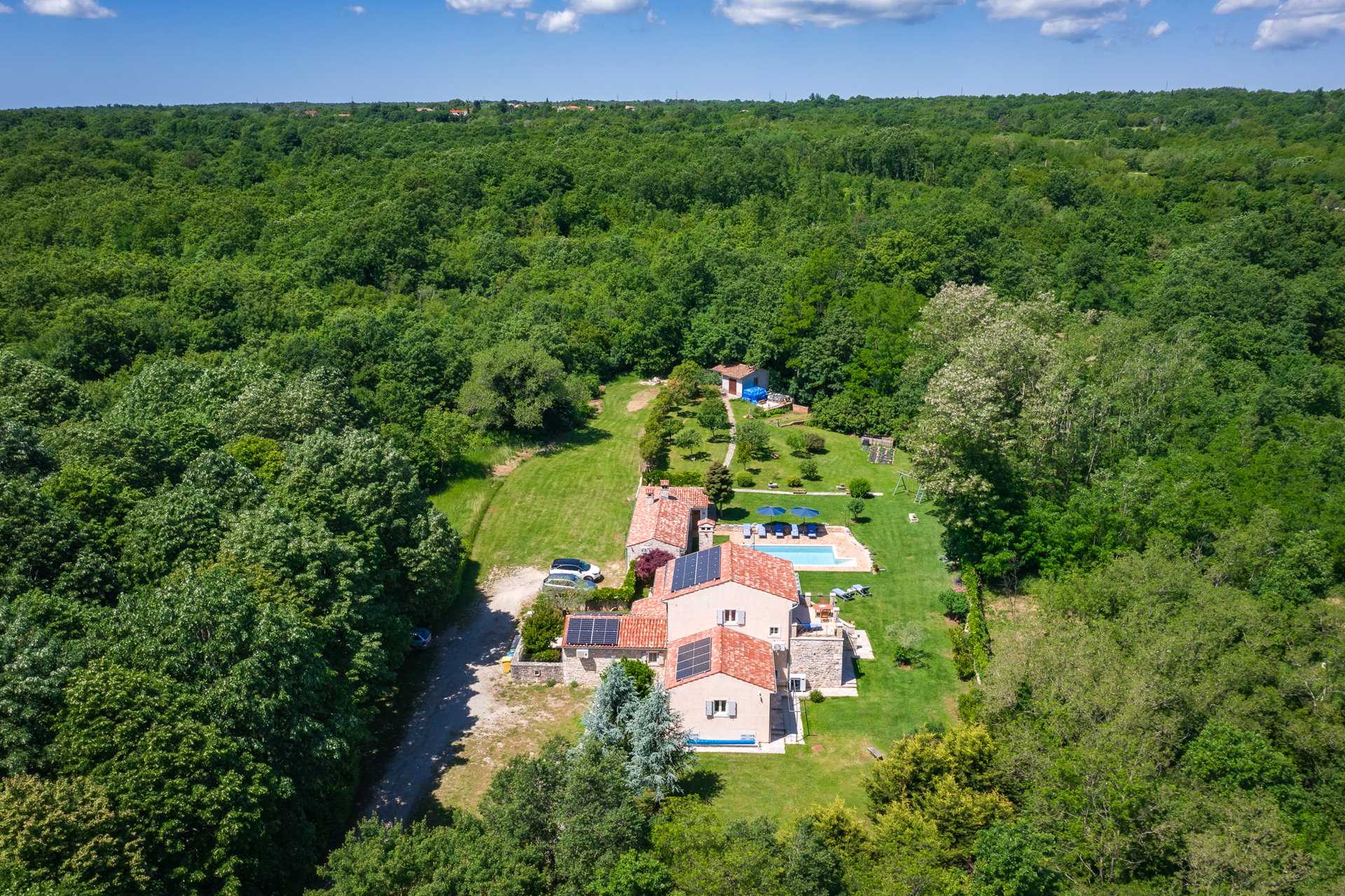 Holiday Home Green Escape with Pool
