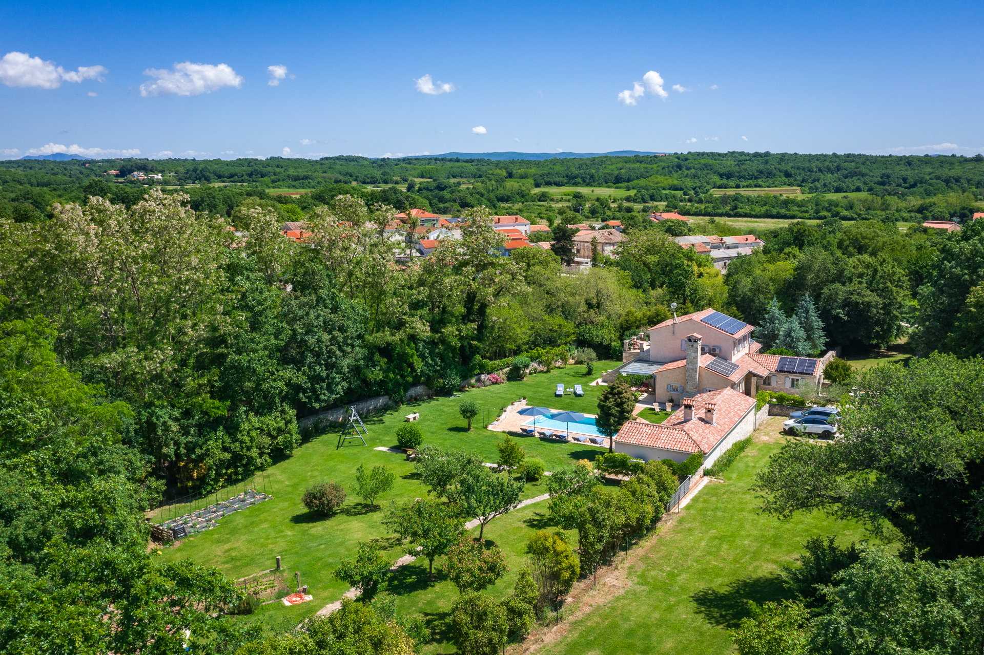 Holiday Home Green Escape with Pool