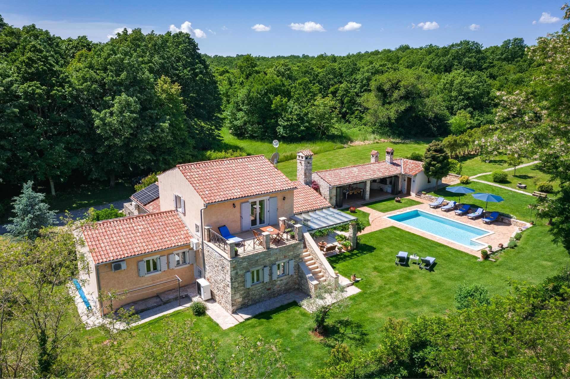 Holiday Home Green Escape with Pool