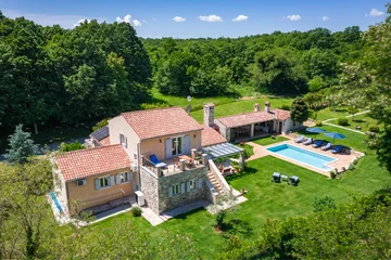 Farmhouse Villa Retreat with Pool near Pula