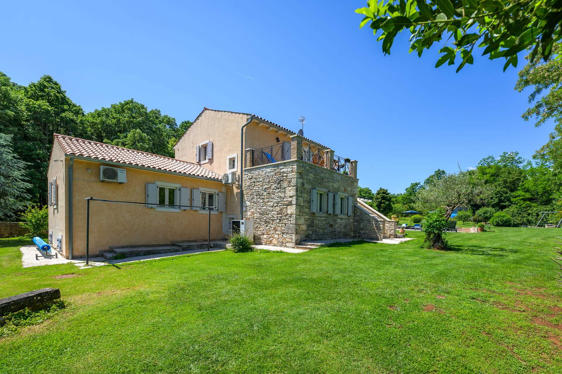 Holiday Home Green Escape with Pool
