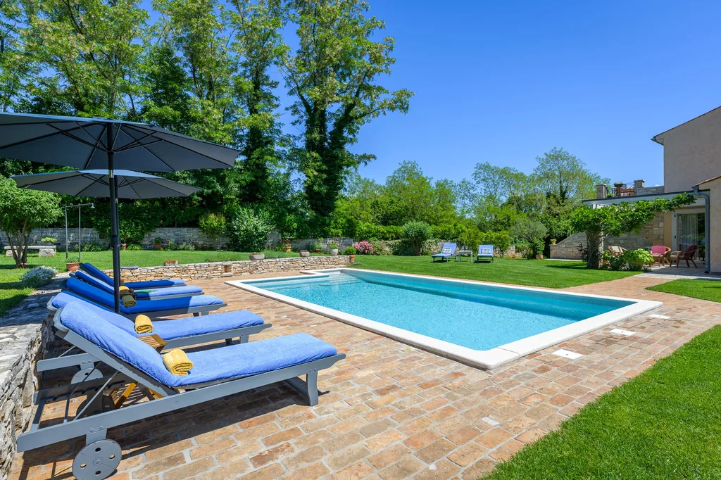 Farmhouse Villa Retreat with Pool near Pula