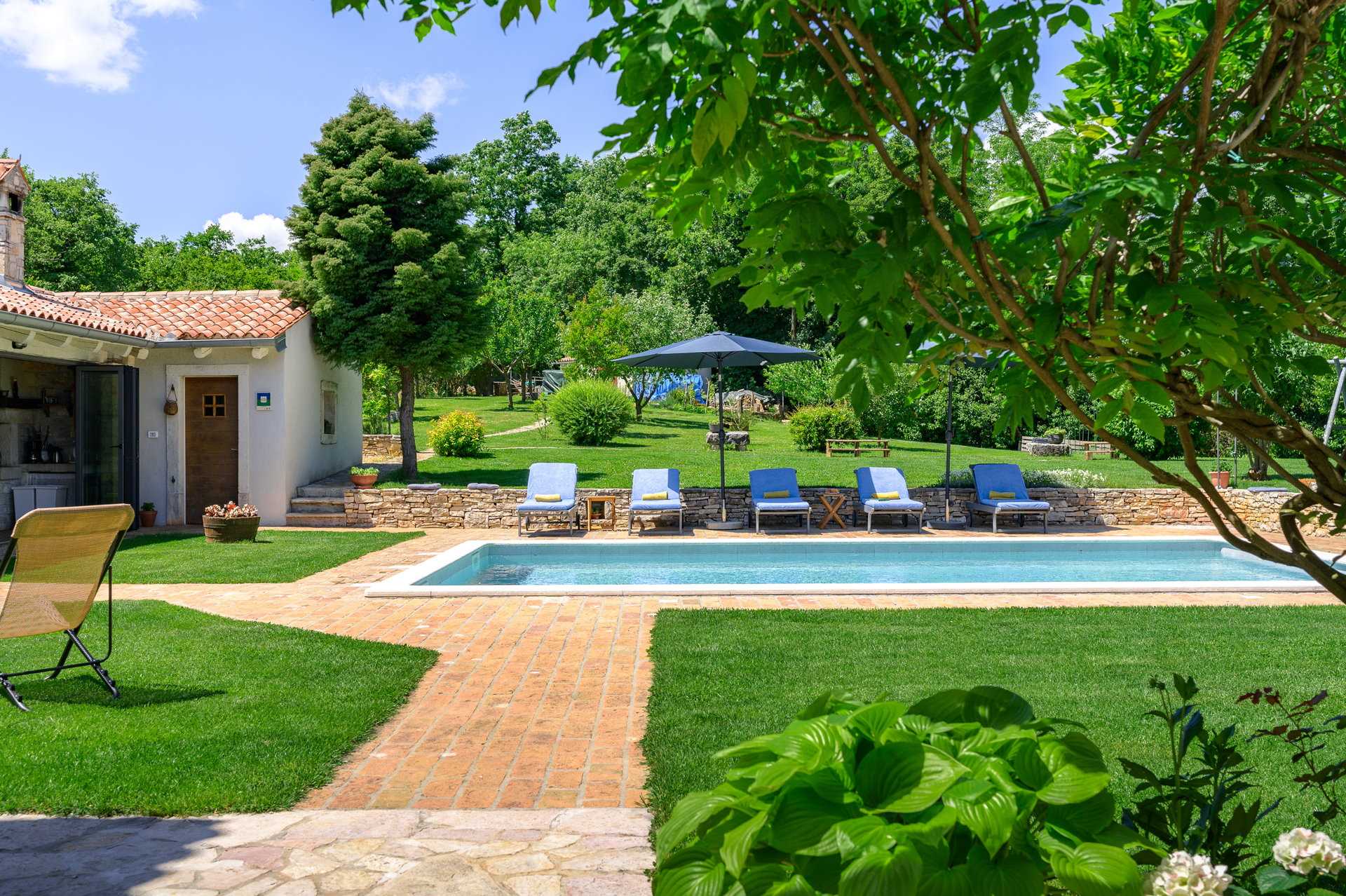 Holiday Home Green Escape with Pool