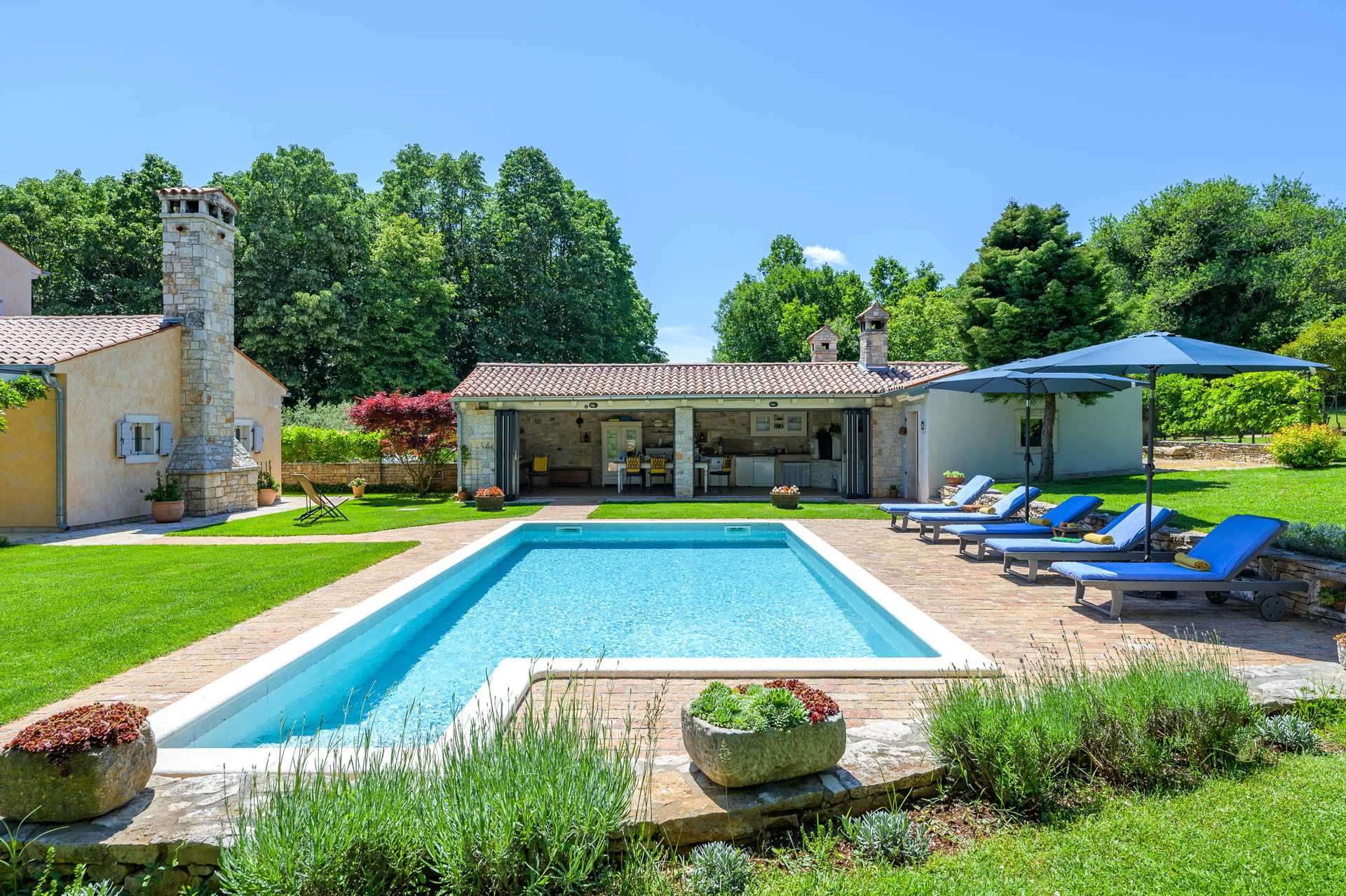 Holiday Home Green Escape with Pool