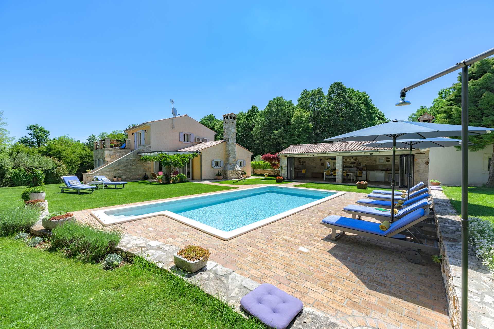 Holiday Home Green Escape with Pool