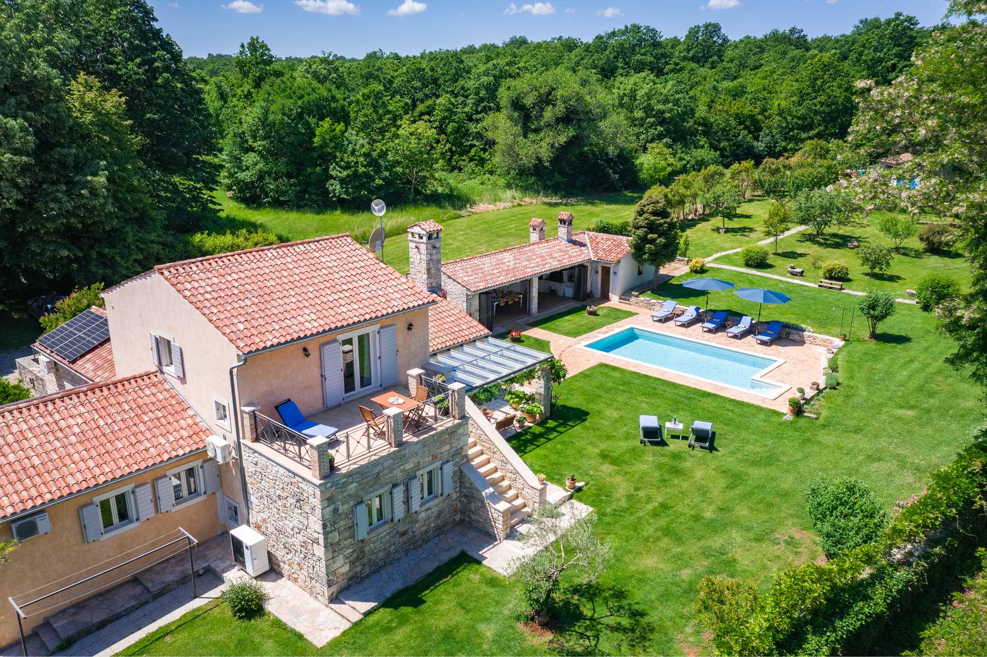 Holiday Home Green Escape with Pool