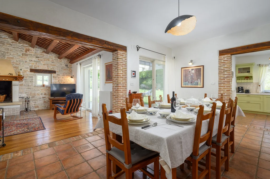 Farmhouse Villa Retreat with Pool near Pula