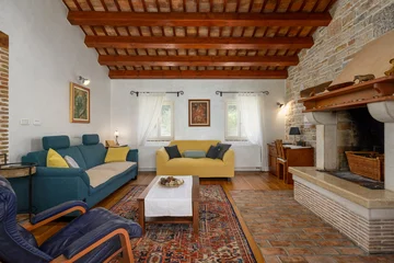 Farmhouse Villa Retreat with Pool near Pula