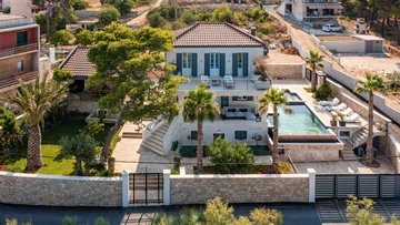 Modern Five-Bedroom Villa with Pool in Slatine