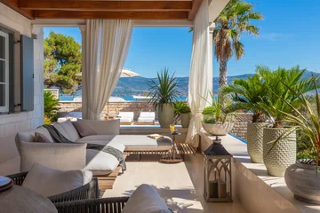 Modern Five-Bedroom Villa with Pool in Slatine