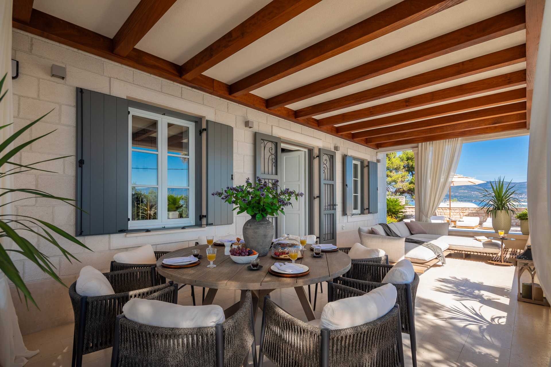 Luxury Villa Momento with Pool