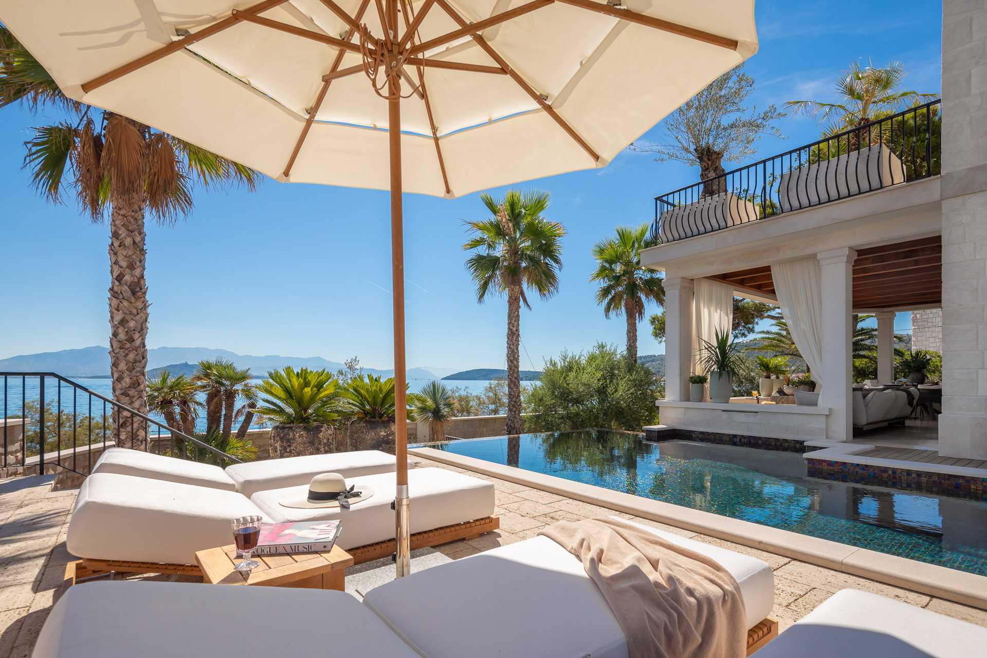 Luxury Villa Momento with Pool