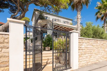 Modern Five-Bedroom Villa with Pool in Slatine