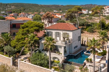 Modern Five-Bedroom Villa with Pool in Slatine