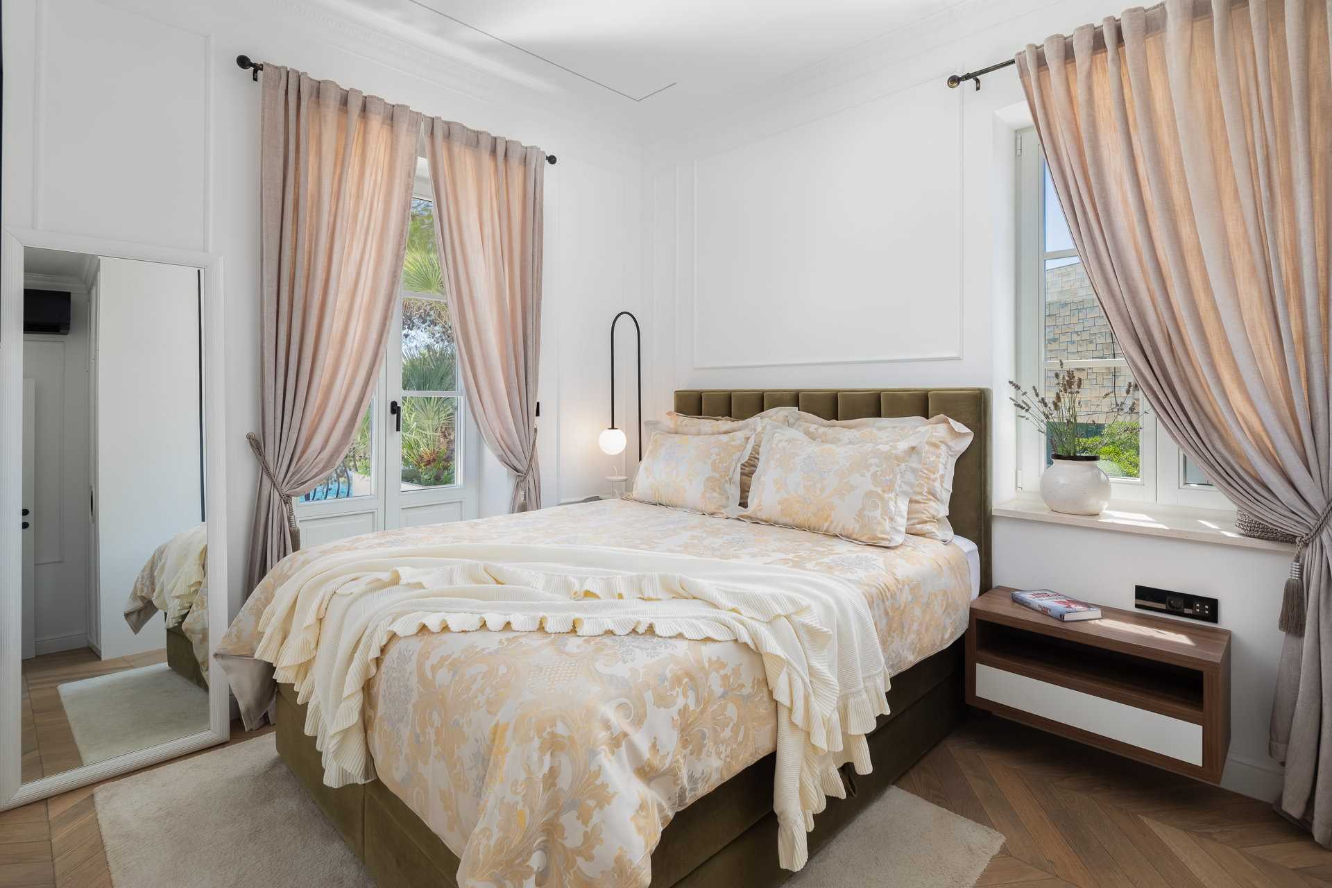 Luxury Villa Momento with Pool