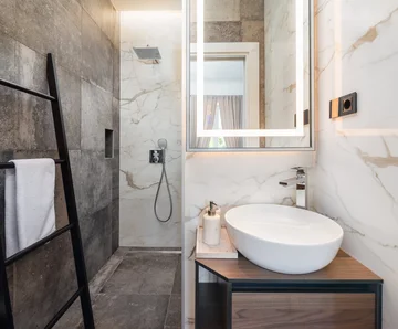 Modern Five-Bedroom Villa with Pool in Slatine