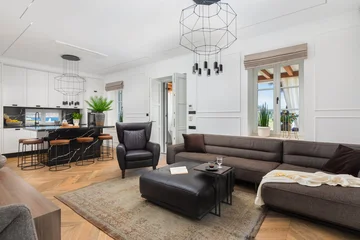 Modern Five-Bedroom Villa with Pool in Slatine