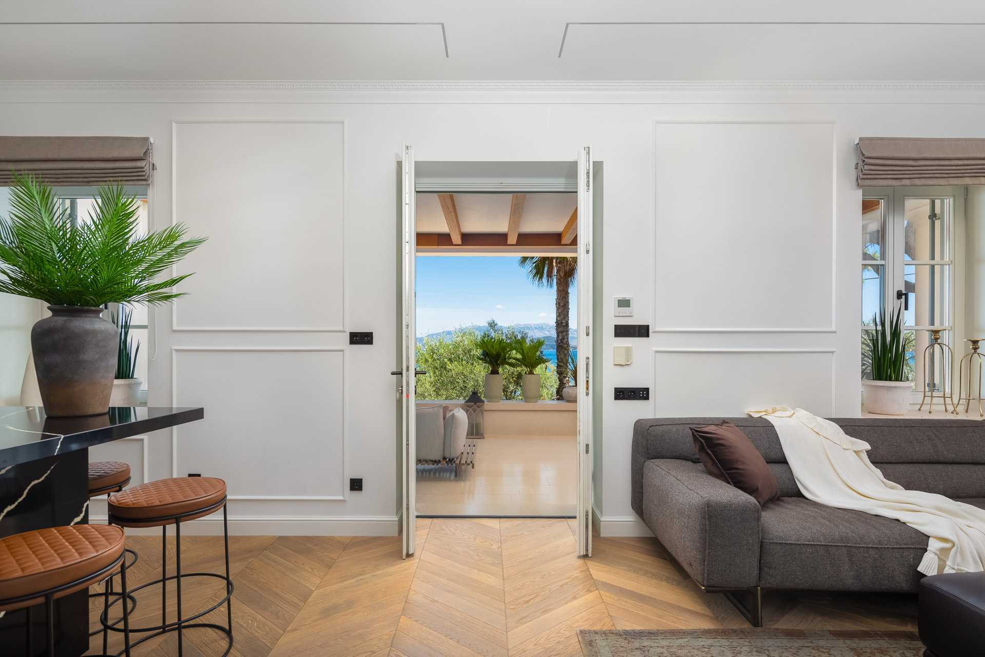 Luxury Villa Momento with Pool