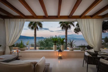 Modern Five-Bedroom Villa with Pool in Slatine