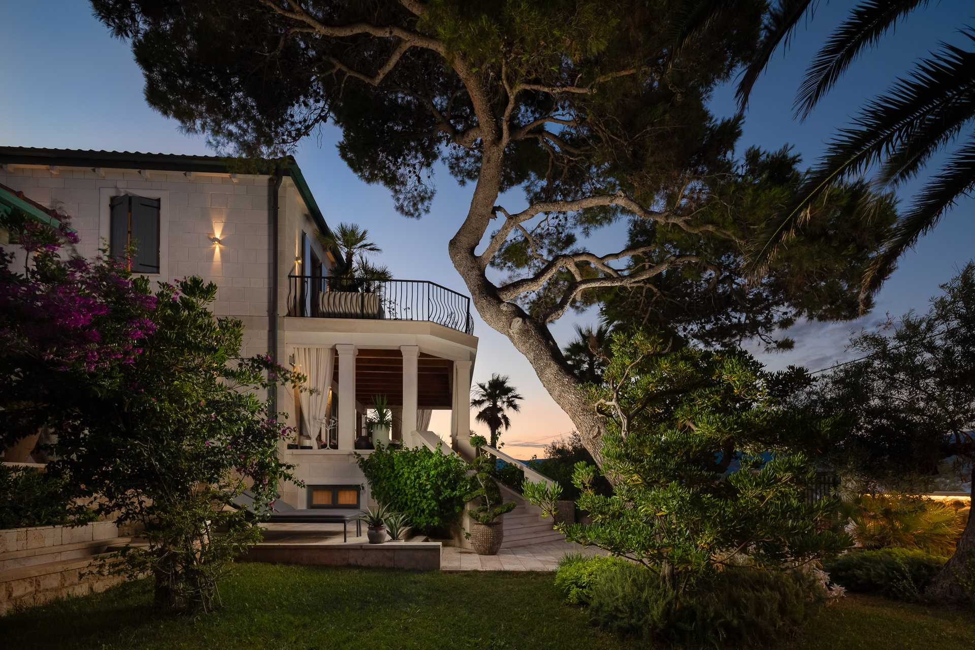 Luxury Villa Momento with Pool