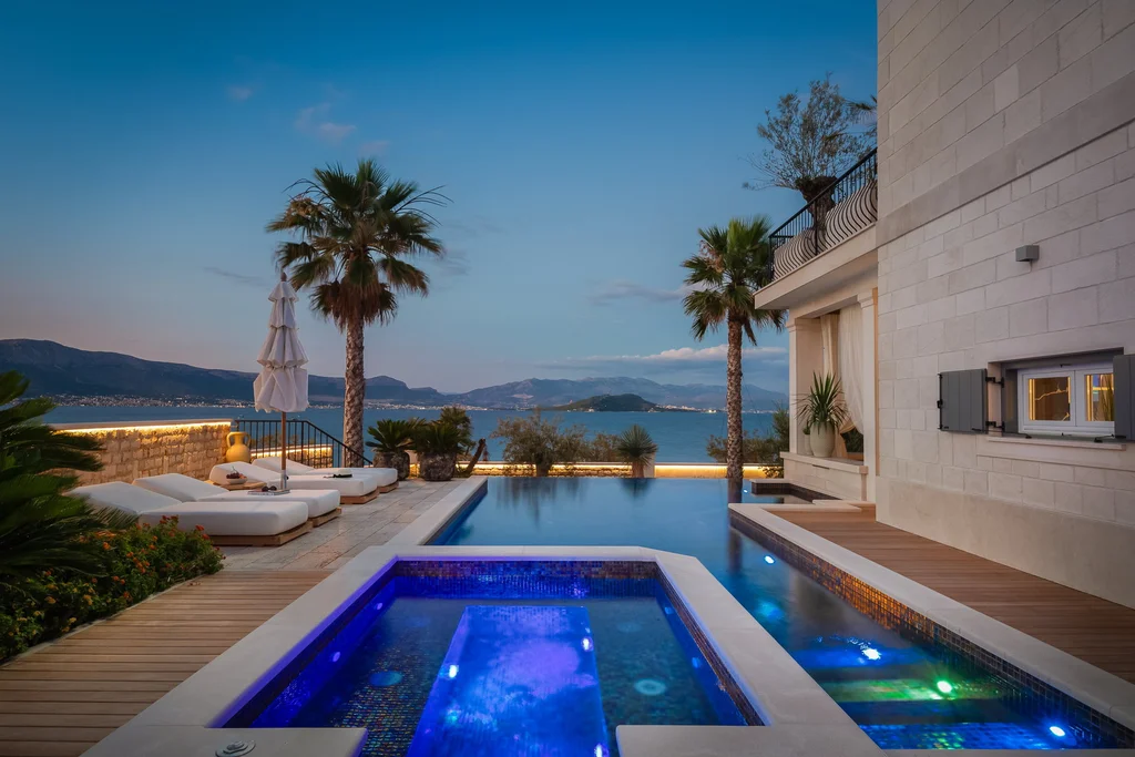 Modern Five-Bedroom Villa with Pool in Slatine