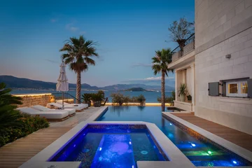 Modern Five-Bedroom Villa with Pool in Slatine