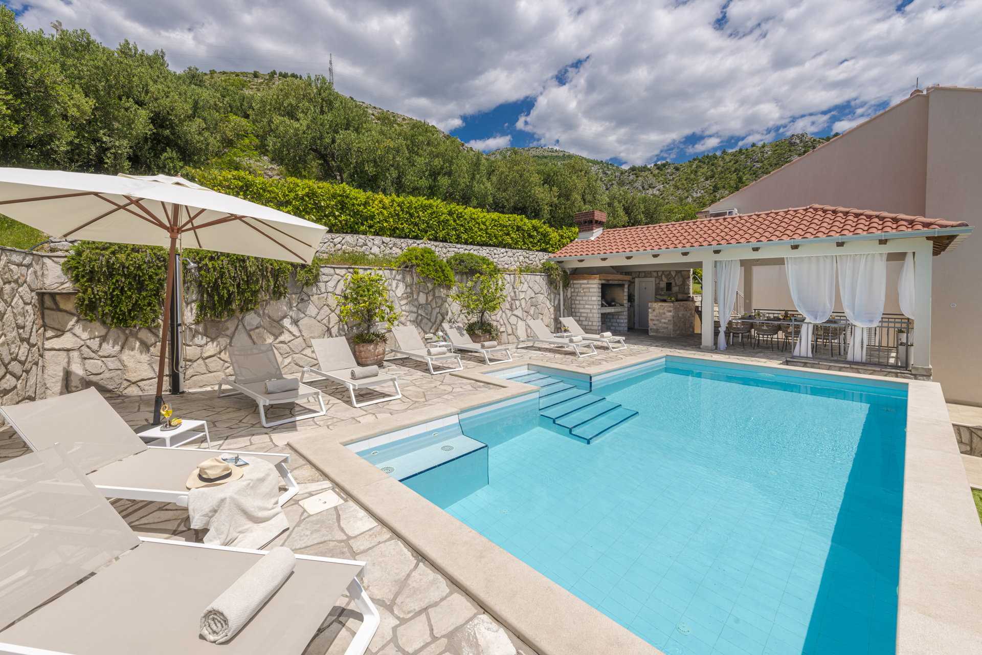 Villa Konzepta with Pool
