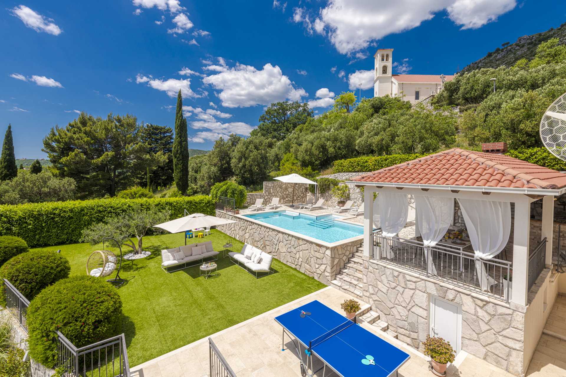 Villa Konzepta with Pool