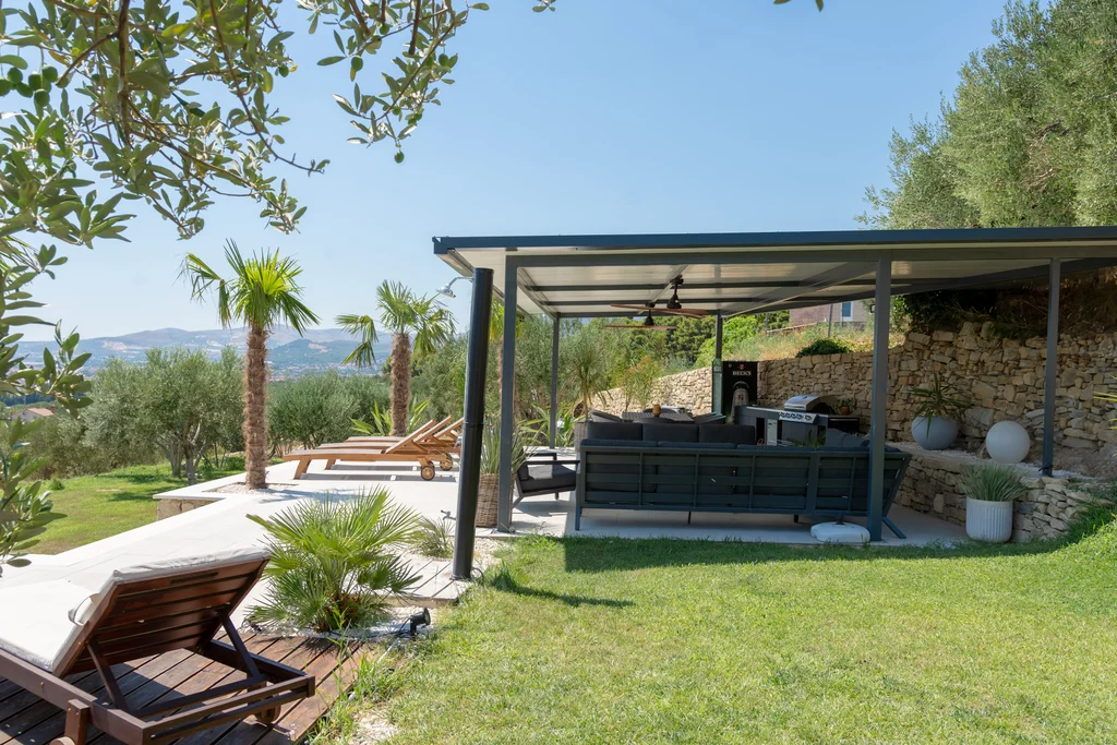Private Villa Retreat with Pool in Kaštel Lukšić