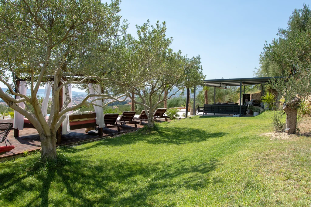 Private Villa Retreat with Pool in Kaštel Lukšić