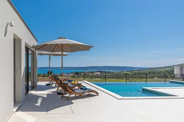 Contemporary Villa with Pool and Jacuzzi in Kaštel Novi