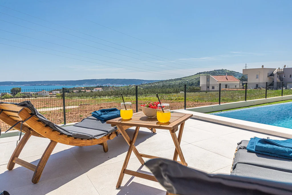 Contemporary Villa with Pool and Jacuzzi in Kaštel Novi
