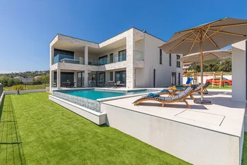 Contemporary Villa with Pool and Jacuzzi in Kaštel Novi
