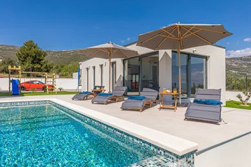 Contemporary Villa with Pool and Jacuzzi in Kaštel Novi