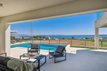 Contemporary Villa with Pool and Jacuzzi in Kaštel Novi
