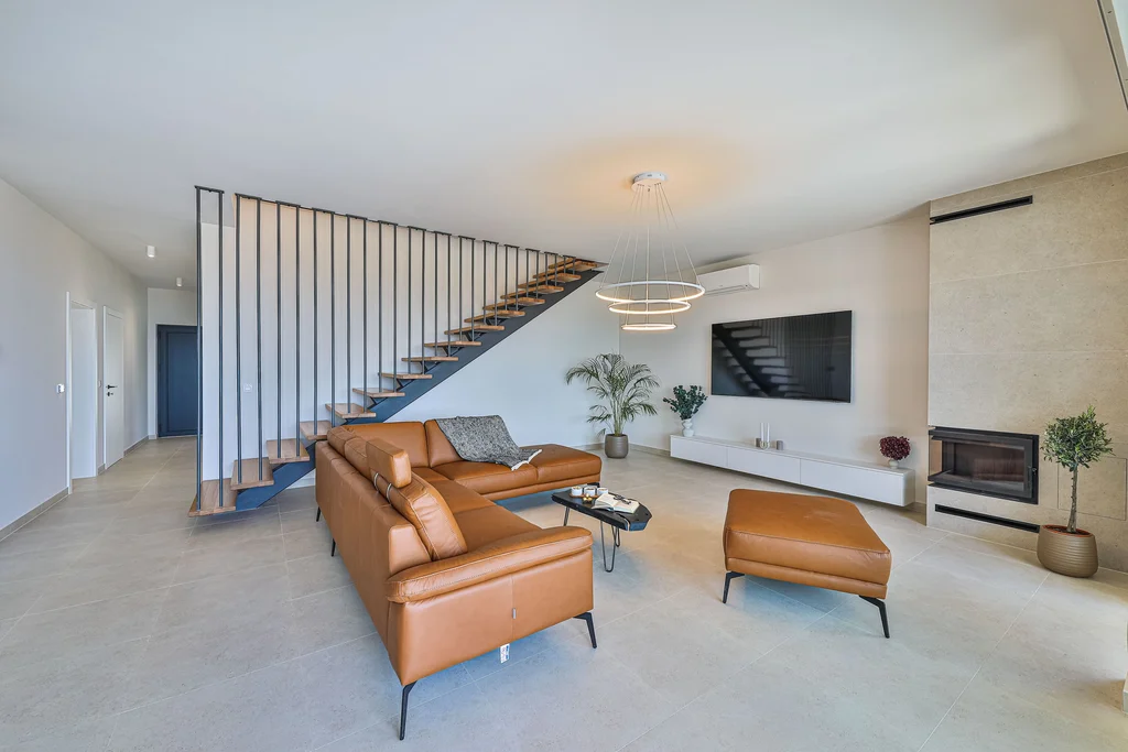 Contemporary Villa with Pool and Jacuzzi in Kaštel Novi