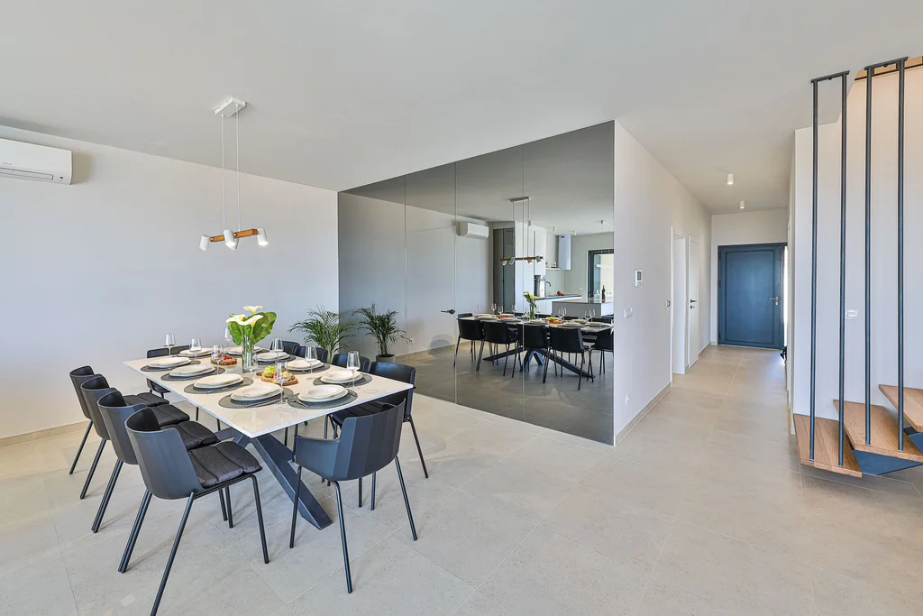 Contemporary Villa with Pool and Jacuzzi in Kaštel Novi