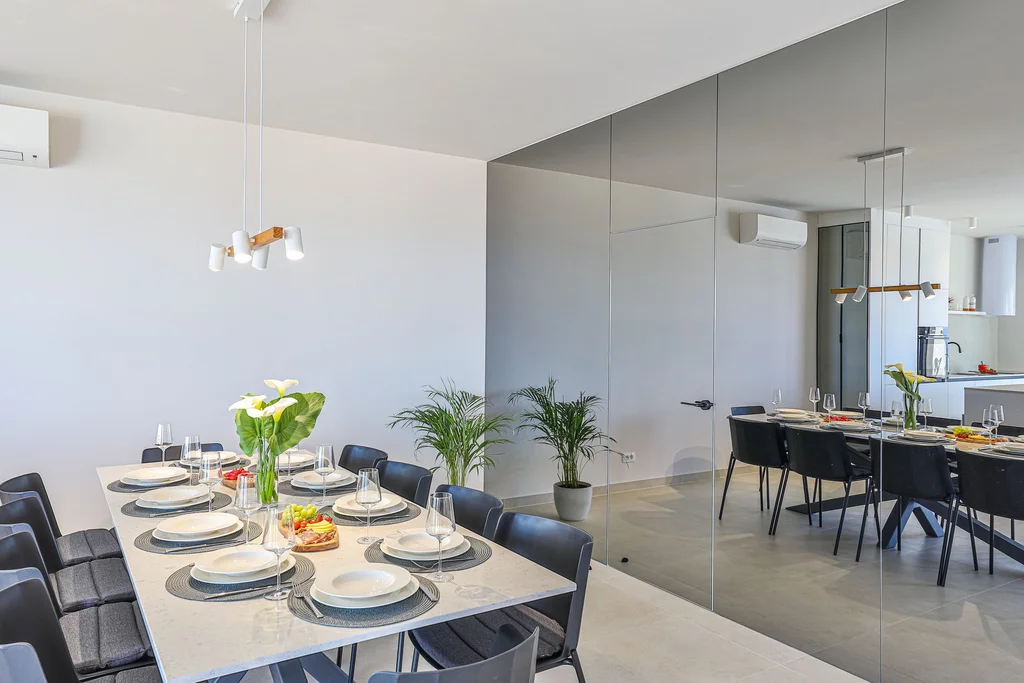 Contemporary Villa with Pool and Jacuzzi in Kaštel Novi