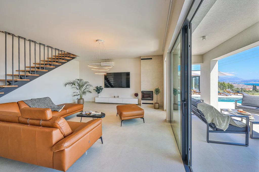 Contemporary Villa with Pool and Jacuzzi in Kaštel Novi