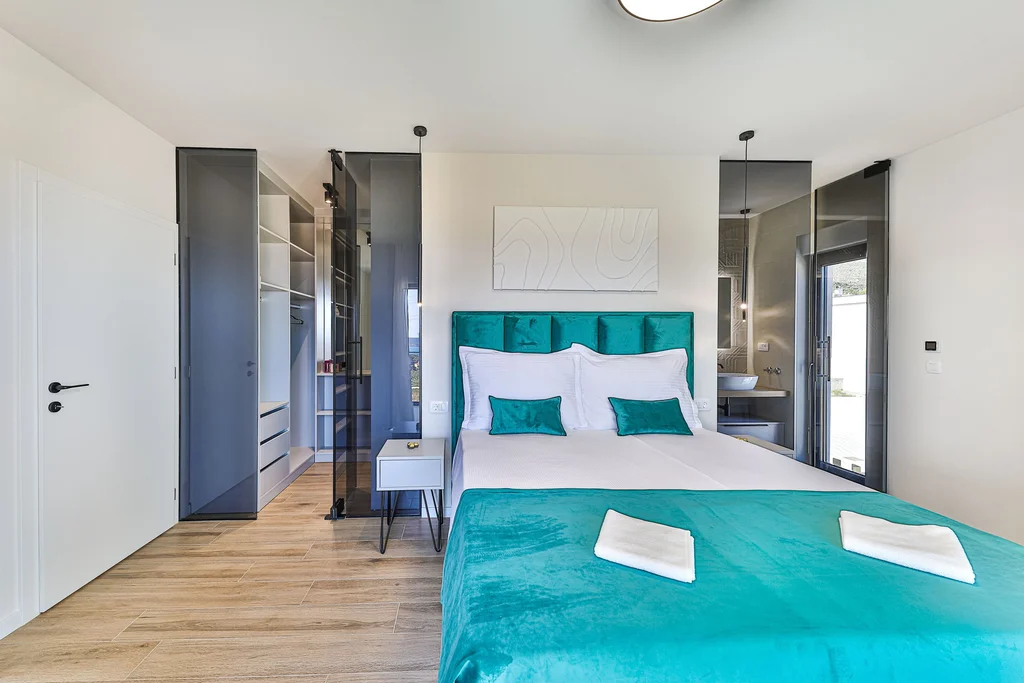 Contemporary Villa with Pool and Jacuzzi in Kaštel Novi