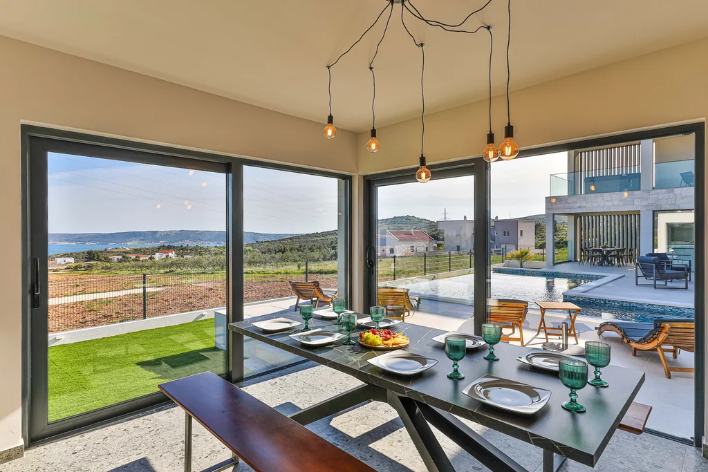 Contemporary Villa with Pool and Jacuzzi in Kaštel Novi