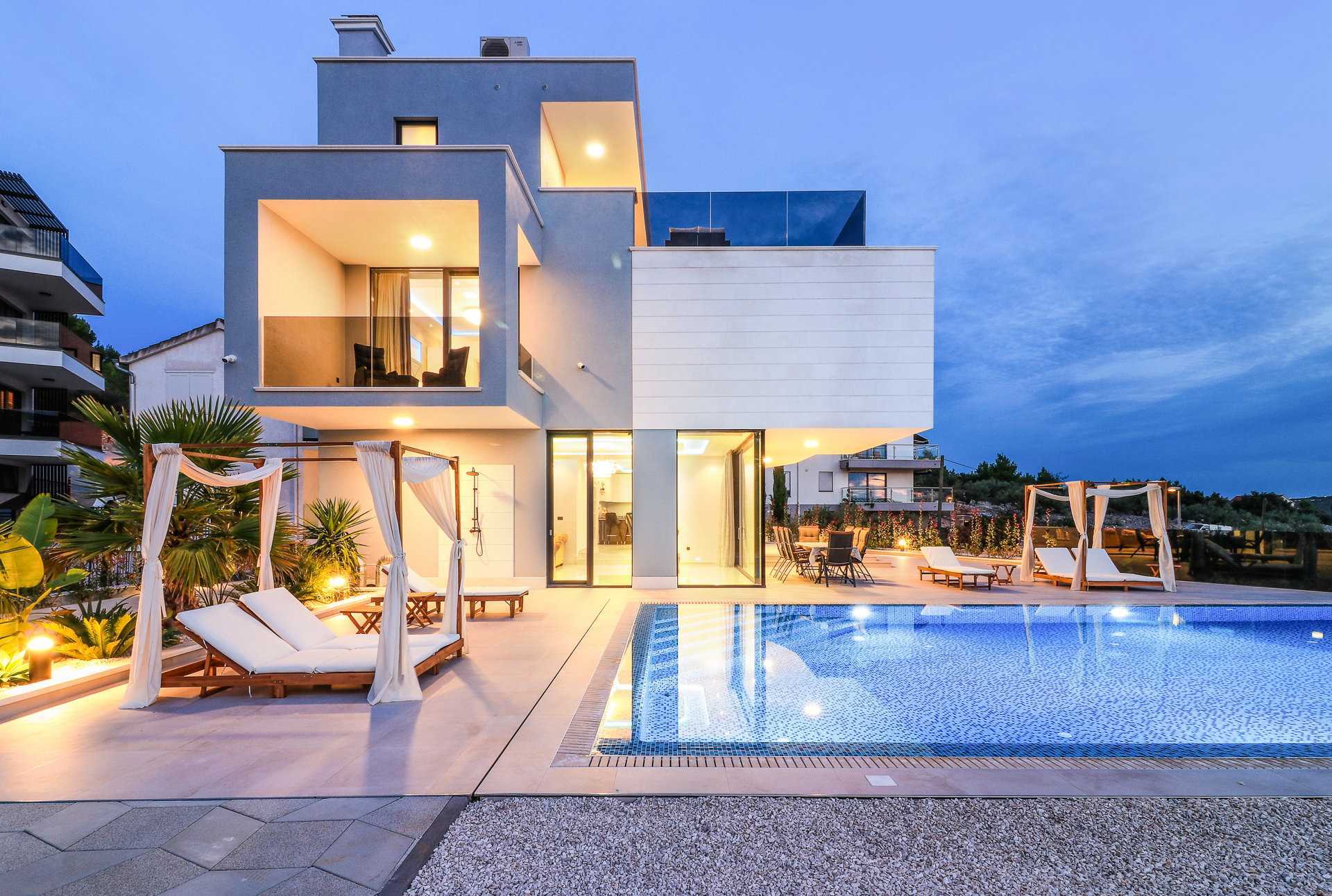 Image of Villa Luxleon with Pool