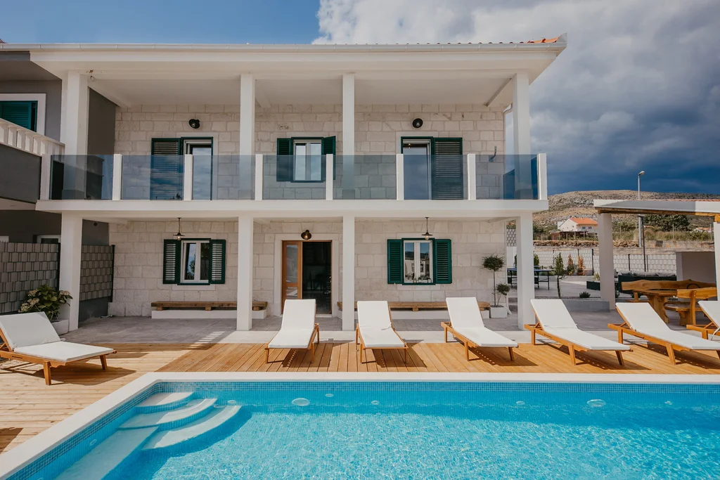 Family Villa with Pool and Sauna near Trogir