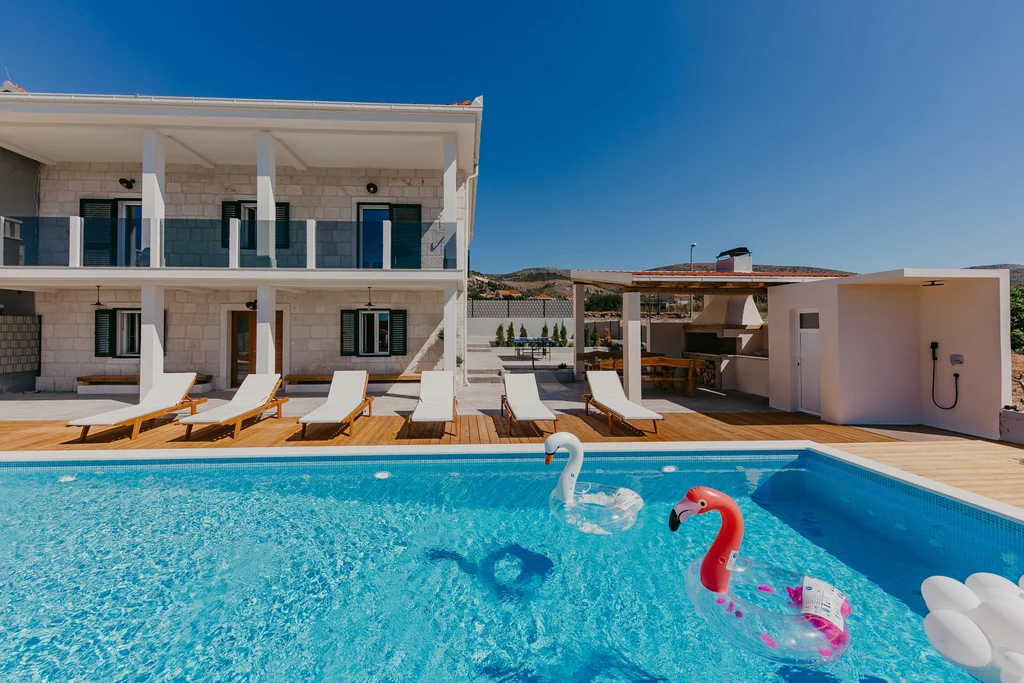 Family Villa with Pool and Sauna near Trogir