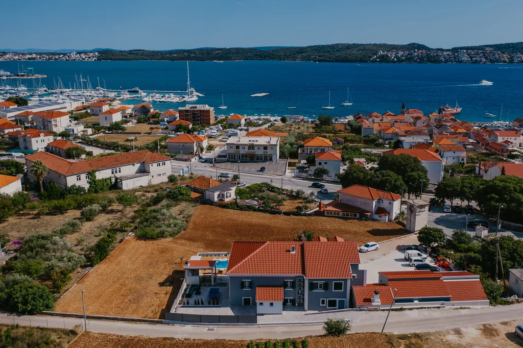 Family Villa with Pool and Sauna near Trogir