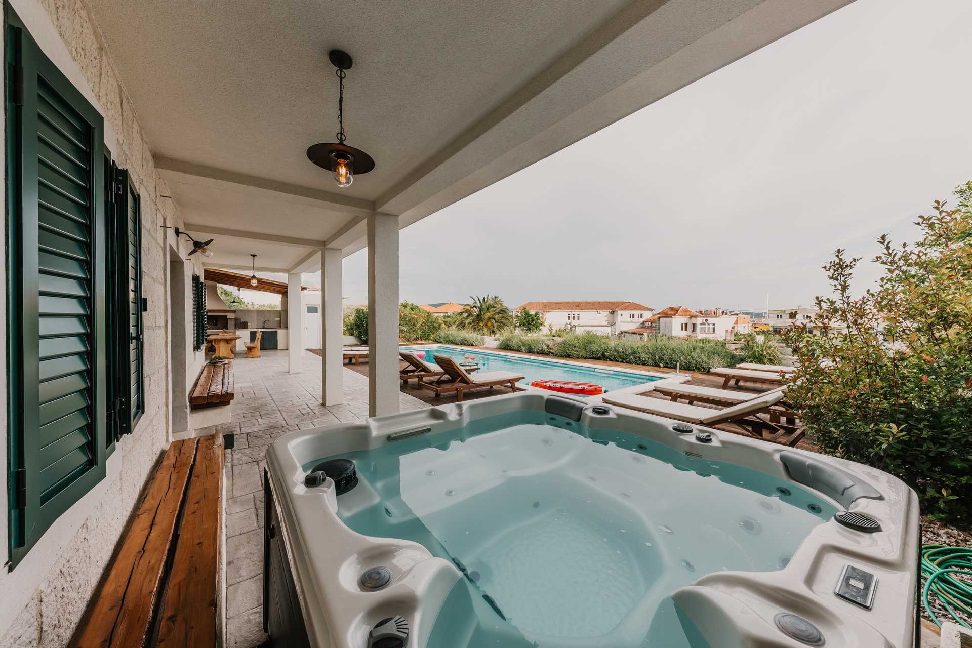 Villa Del Tempo with Pool