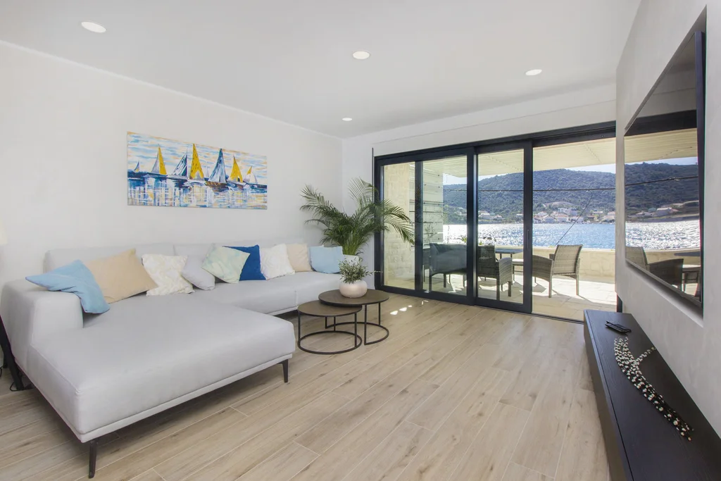 Beachfront Villa with Pool in Vinišće