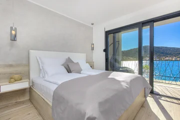 Beachfront Villa with Pool in Vinišće