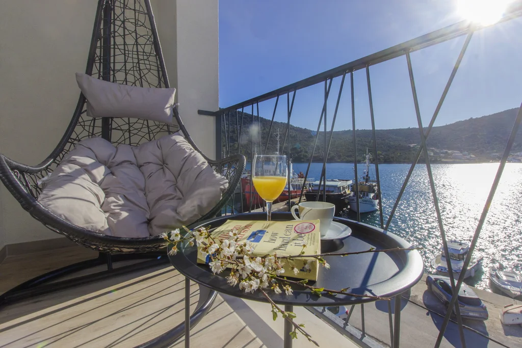 Beachfront Villa with Pool in Vinišće