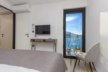 Beachfront Villa with Pool in Vinišće